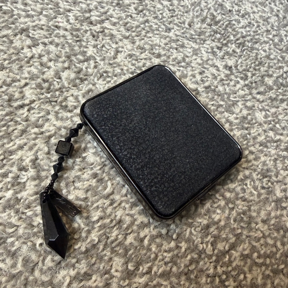 Suedette: 6 Intense Eyes | MAC